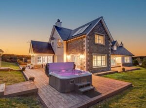 Scottish Cottages with Hot Tubs for Groups of 12