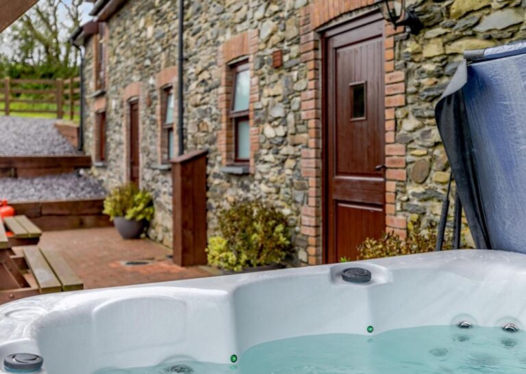 Cottages in West Wales with Hot Tubs – Dog Friendly