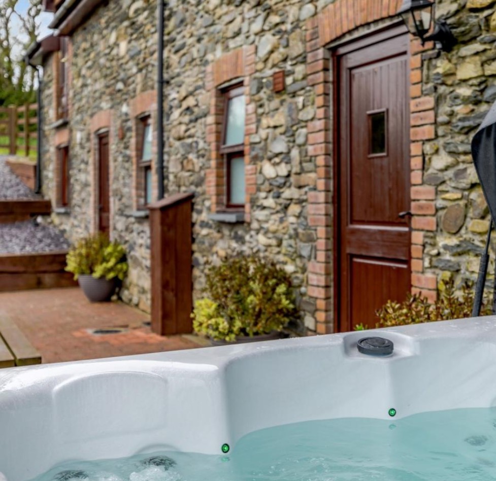 Cottages in West Wales with Hot Tubs – Dog Friendly