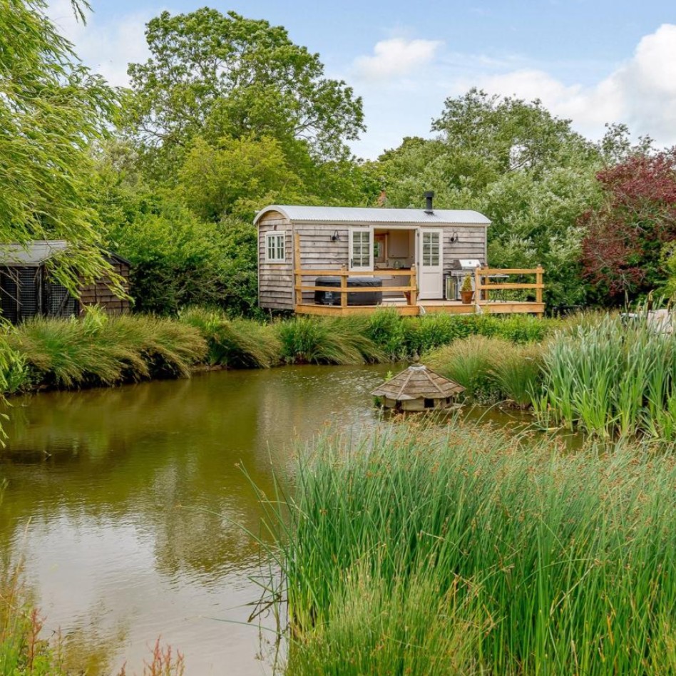 Cottages with hot tubs in Buckinghamshire