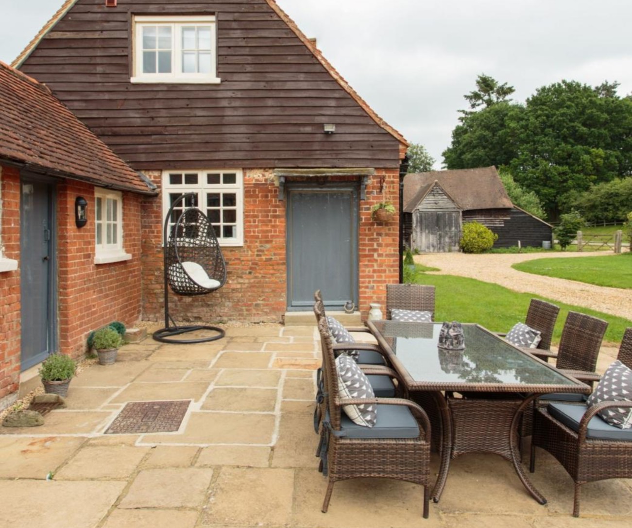 Luxurious Cottages with Hot Tubs in Berkshire