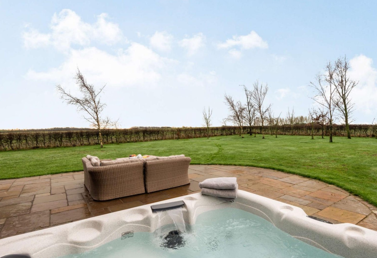 Meadow Cottage hot tub