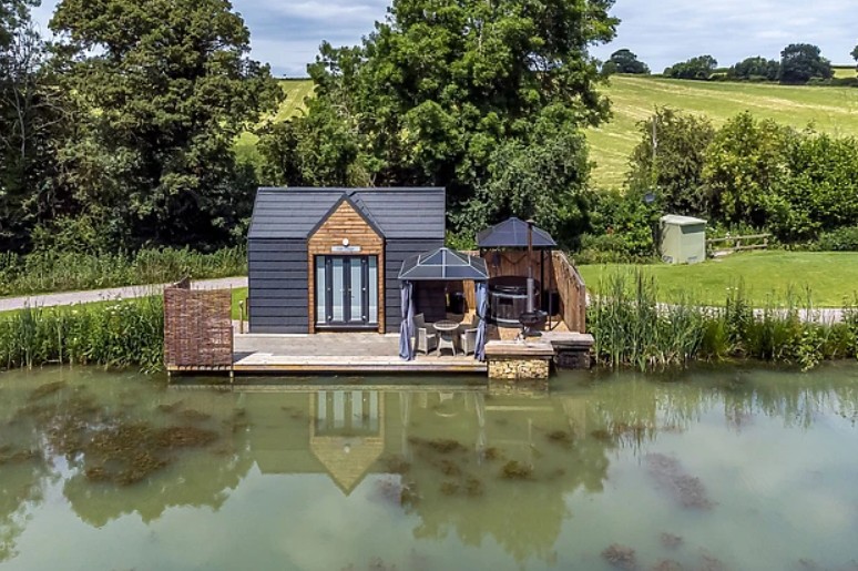 Oak Lodge At Bridge Lake Farm