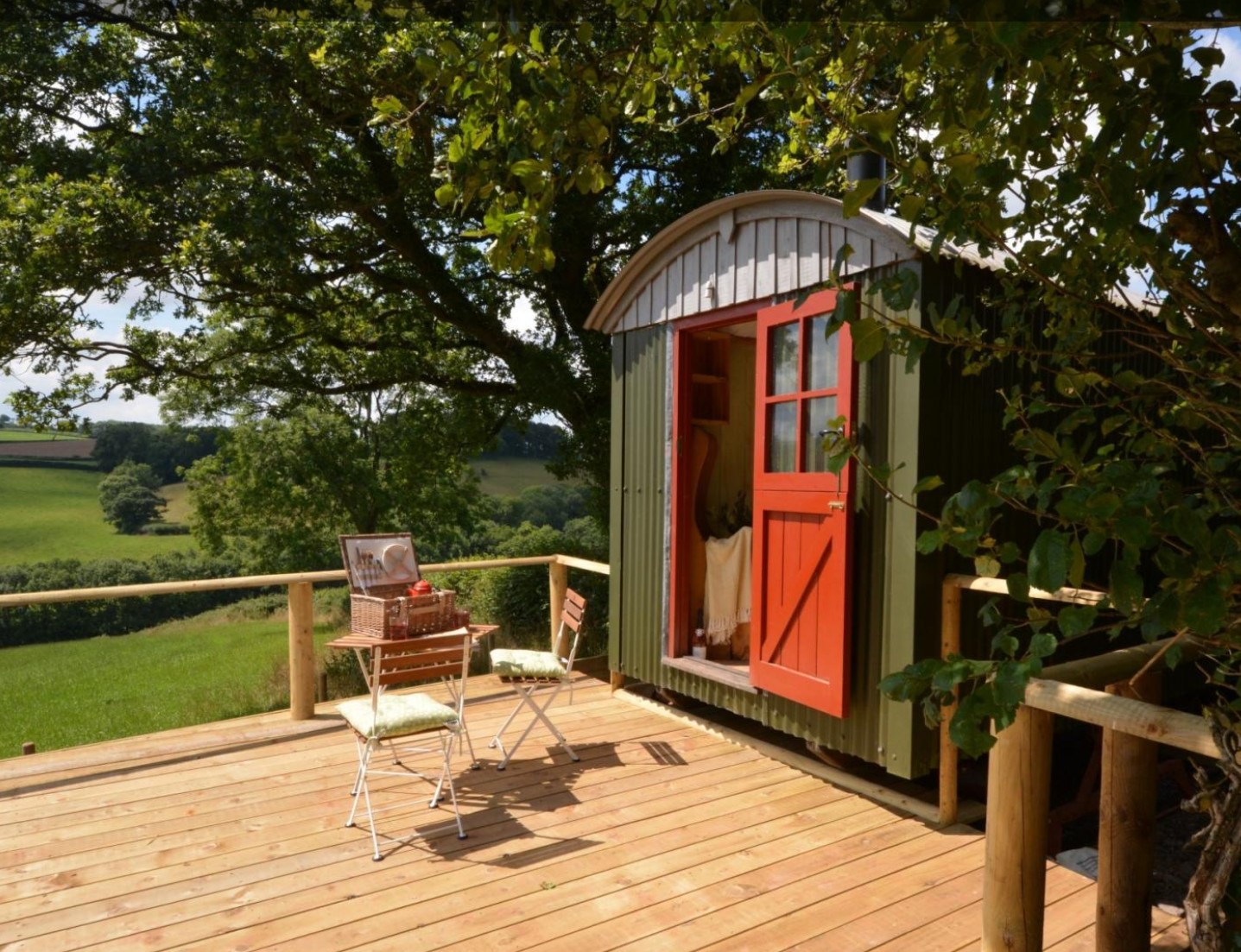 Shepherd Hut At West Farleigh decking