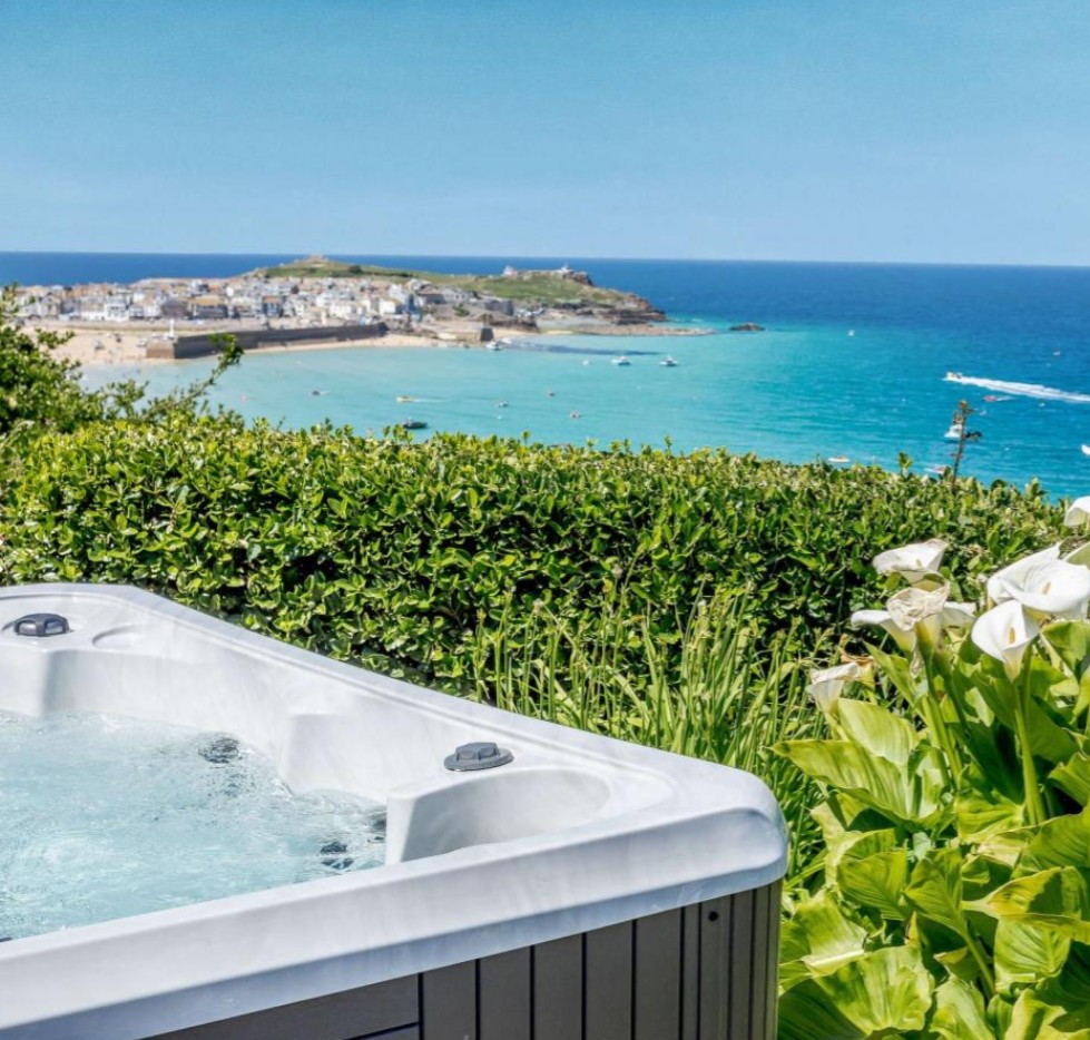 St Ives Pet Friendly Cottages with Hot Tubs