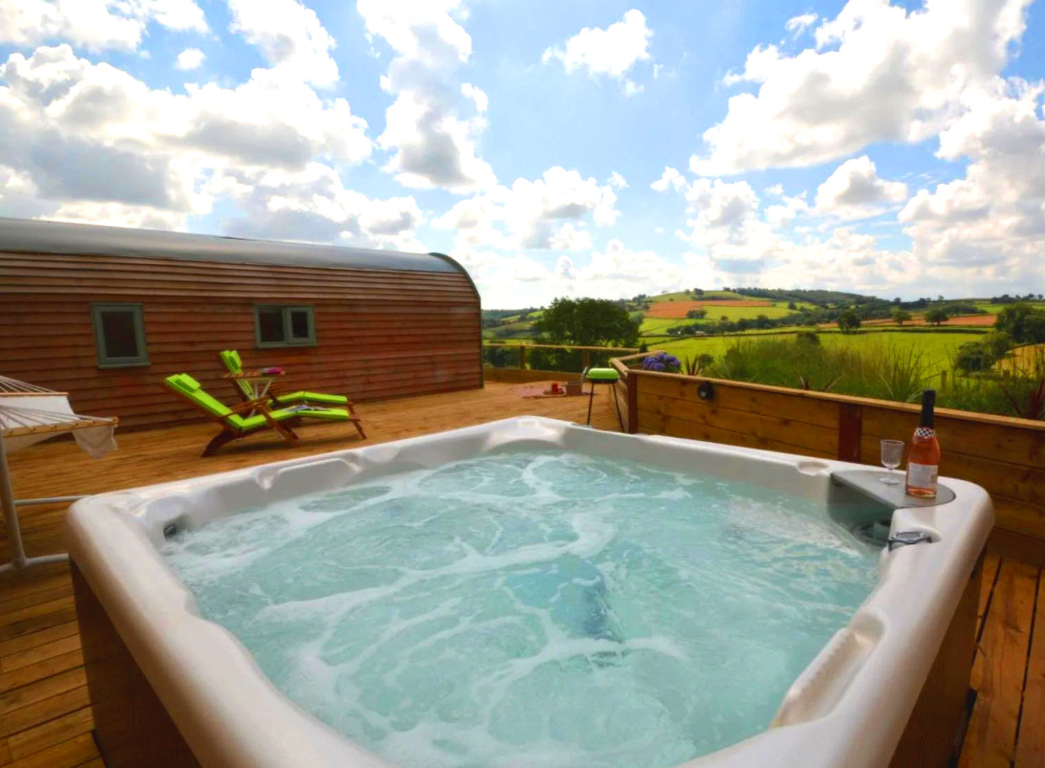 The Holly Pod At West Farleigh hot tub