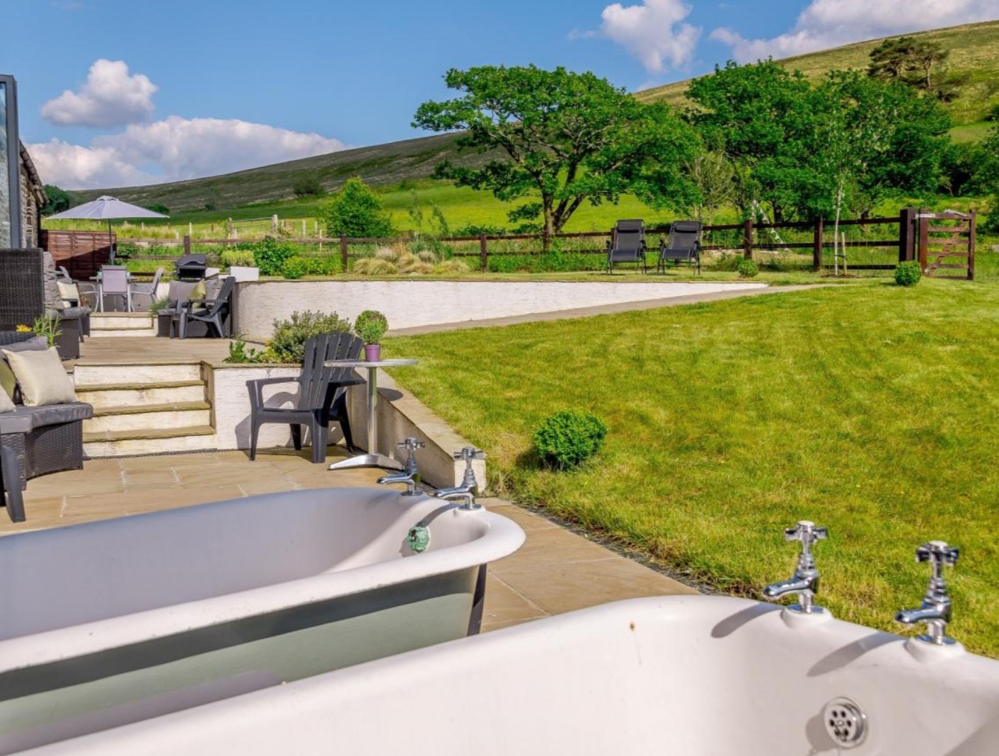 The Old Barn at Nant Y Gaseg Farm outdoor baths