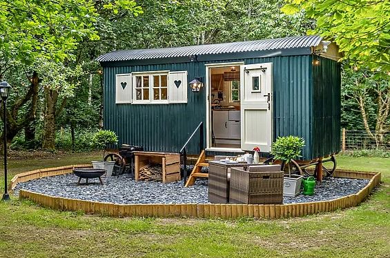 Woodland Retreat - cottage with a hot tub