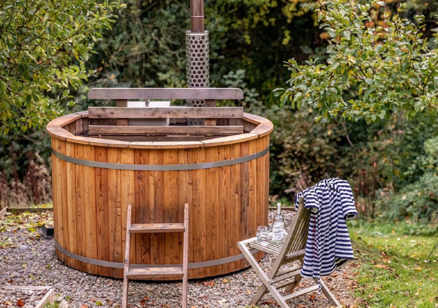 Apple Tree Lodge At Talgarth hot tub