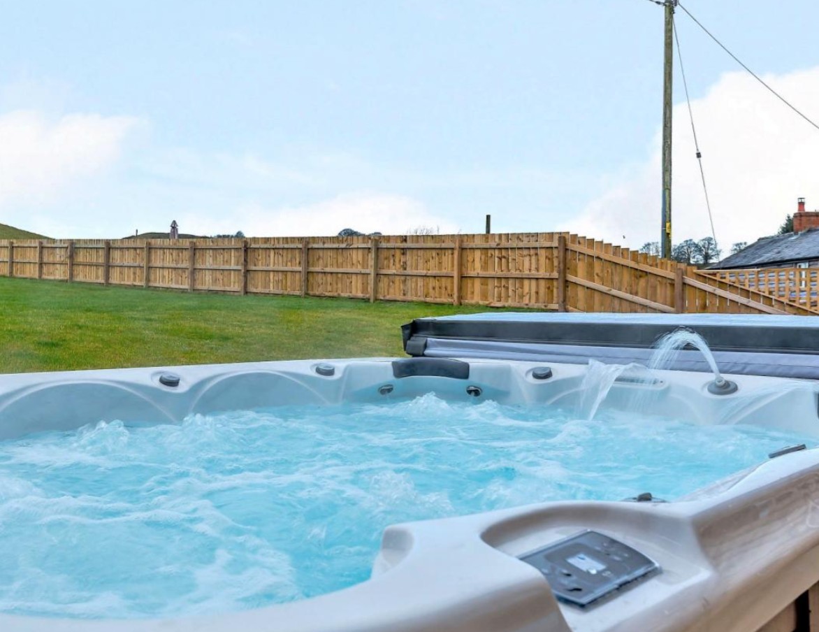 Blue Lins River Barn hot tub