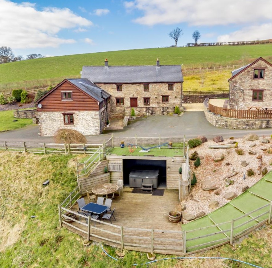 Brecon Hideaways Cottages with Hot Tubs