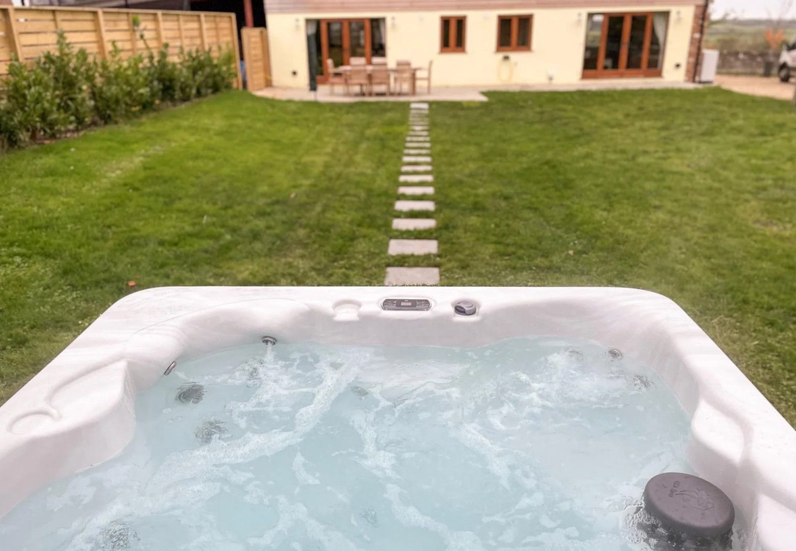 The Old Dutch Barn, Knapp Lane - hot tub