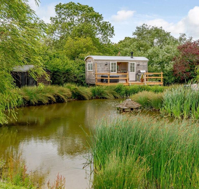 You Won't Believe These Hertfordshire Cottages with Hot Tubs!