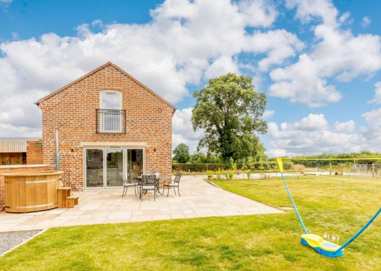 Coton Park Farm Barn